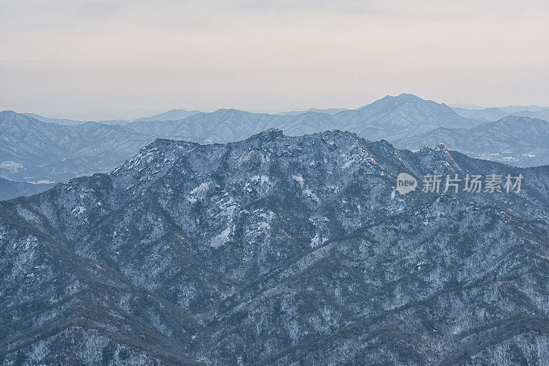 Winter Suraksan Mountain Ranges水落山